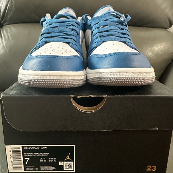 Air Jordan 1 Low - Picture 4 of 9